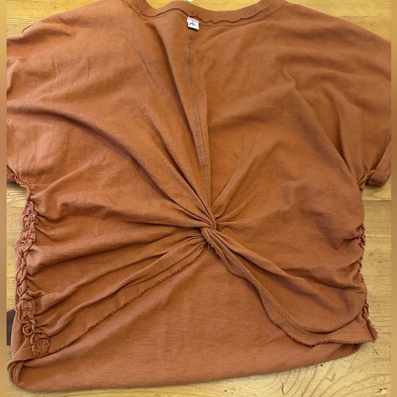 NWT FREE PEOPLE | free people intimately Brown Scrunch
Back Tee Women M - Picture 4 of 6